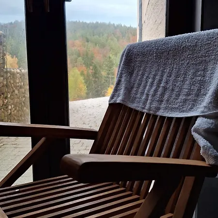 Skalnica- Z Widokiem Na Gory, Przy Szlakach