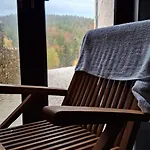 Skalnica- Z Widokiem Na Góry, Przy Szlakach
