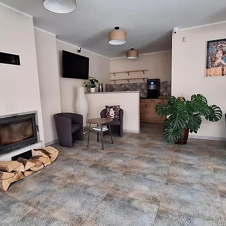 Skalnica- Z Widokiem Na Gory, Przy Szlakach