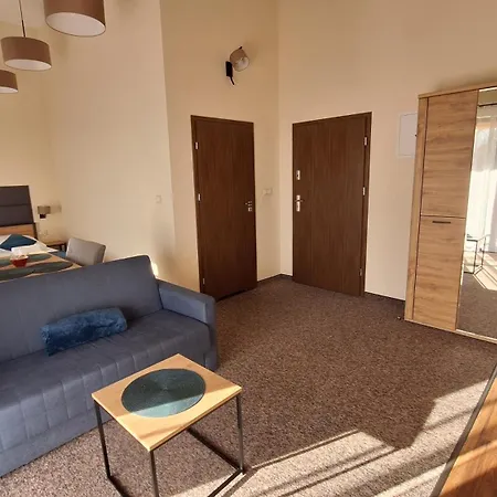 Skalnica- Z Widokiem Na Gory, Przy Szlakach