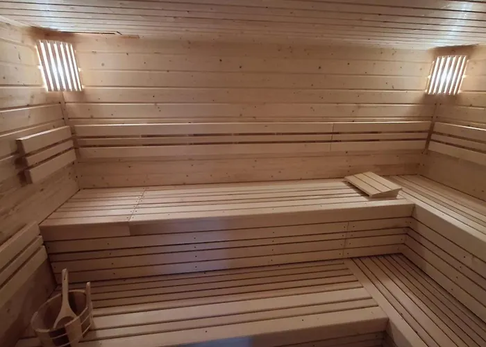 Skalnica- Z Widokiem Na Gory, Przy Szlakach *