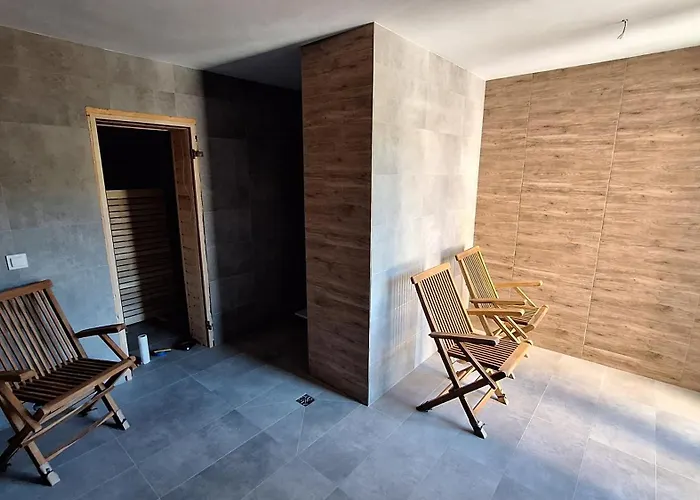 Skalnica- Z Widokiem Na Gory, Przy Szlakach