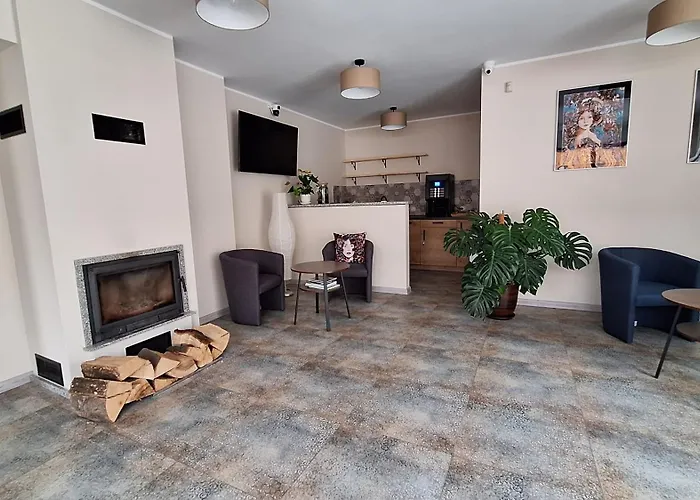 Skalnica- Z Widokiem Na Gory, Przy Szlakach