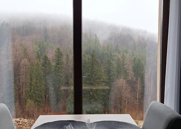 Skalnica- Z Widokiem Na Gory, Przy Szlakach